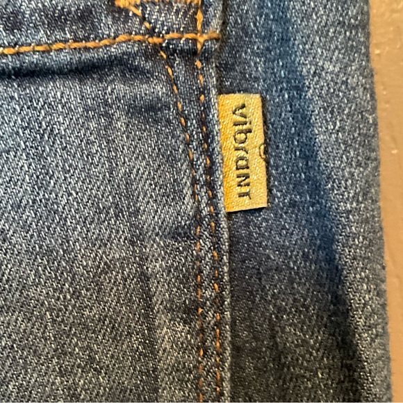 Vibrant M.I.U. Size 9 jeans w/stretch and frayed bottoms - Picture 4 of 6